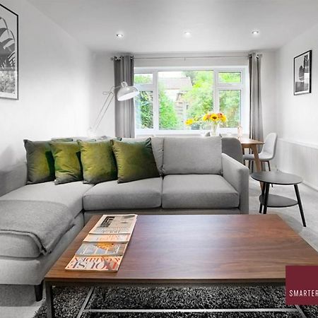 Sunninghill Village - 2 Bed - Parking And Garden Аскът Екстериор снимка
