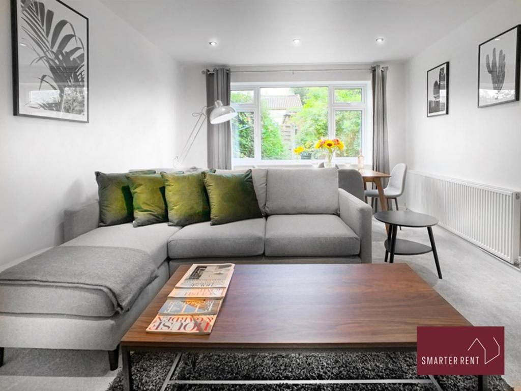 Sunninghill Village - 2 Bed - Parking And Garden Аскът Екстериор снимка