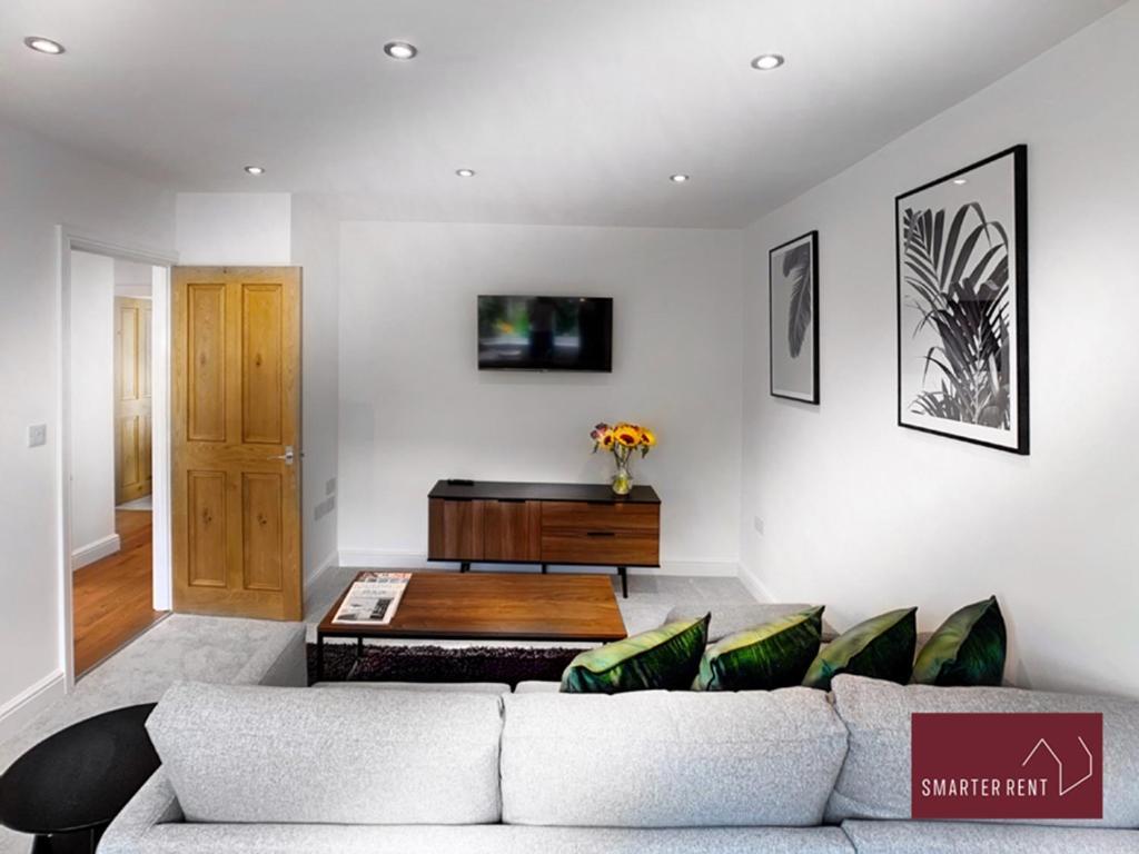 Sunninghill Village - 2 Bed - Parking And Garden Аскът Екстериор снимка