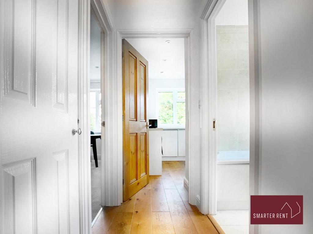 Sunninghill Village - 2 Bed - Parking And Garden Аскът Екстериор снимка